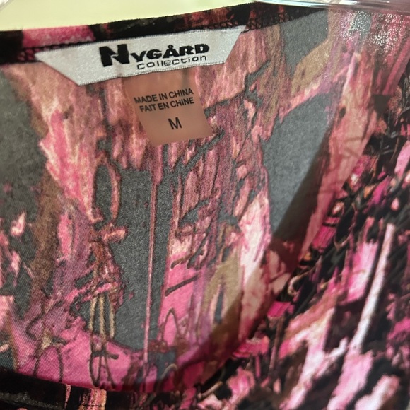 Peter Nygard Pink and Black Abstract Short Sleeve Tee M - Picture 2 of 16